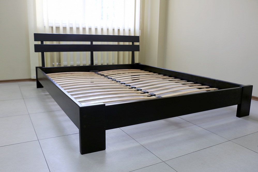 how wide is a bed frame